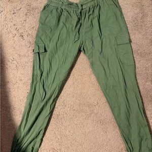Woman’s Green Cargo Pants